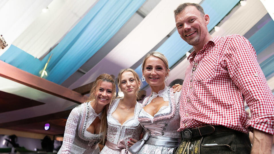 Die Partybilder vom Samstag, 9. August, aus dem Festzelt Wenisch. Die Partybilder vom Samstag, 9. August, aus dem Festzelt Wenisch.