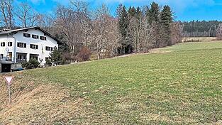 Ein Grundstück, das die Marktgemeinde angekauft hat, befindet sich gegenüber der Jugendherberge. Ein Grundstück, das die Marktgemeinde angekauft hat, befindet sich gegenüber der Jugendherberge.