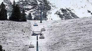 Der Deutsche Wetterdienst (DWD) rechnet oberhalb der 1.000-Meter-Marke mit 10 bis 20 Zentimeter Neuschnee. Der Deutsche Wetterdienst (DWD) rechnet oberhalb der 1.000-Meter-Marke mit 10 bis 20 Zentimeter Neuschnee.