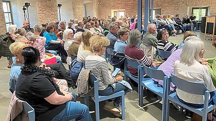 Der Saal war bis auf den letzten Platz gef&uuml;llt.