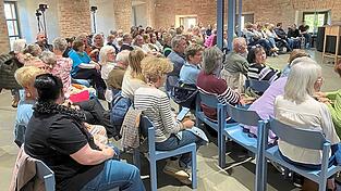 Der Saal war bis auf den letzten Platz gef&uuml;llt.