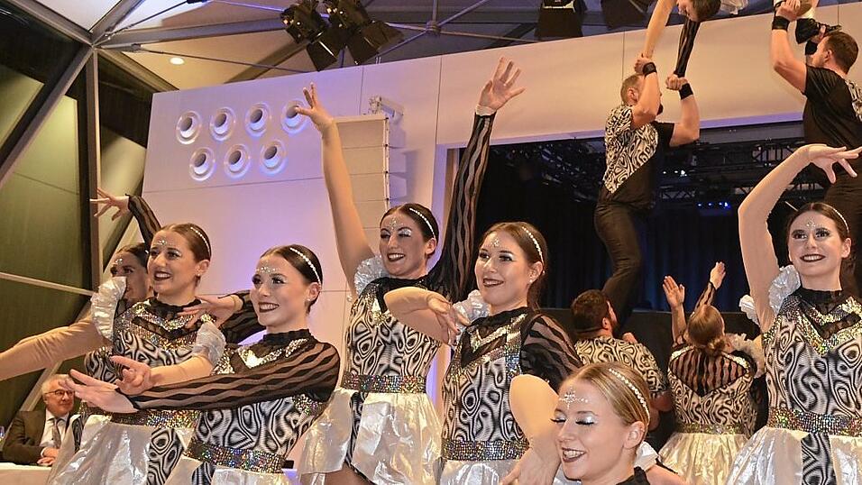 Begeistert waren die Ballgäste von der Showtanzgruppe 'Wild Nation' mit ihren akrobatische Tanzeinlagen.