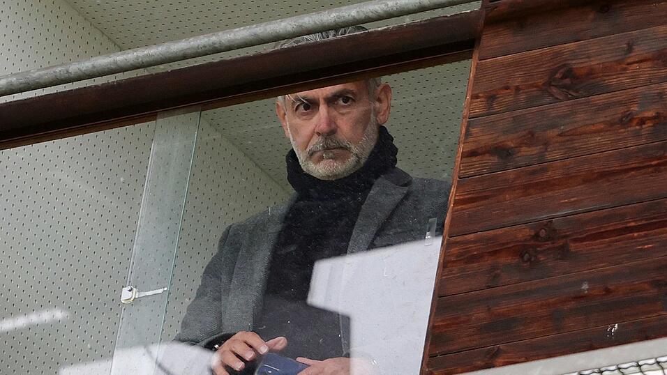Wegen einer Rotsperre beim Spiel gegen den SSV Jahn auf der Tribüne: Sechzigs Trainer Maurizio Jacobacci.