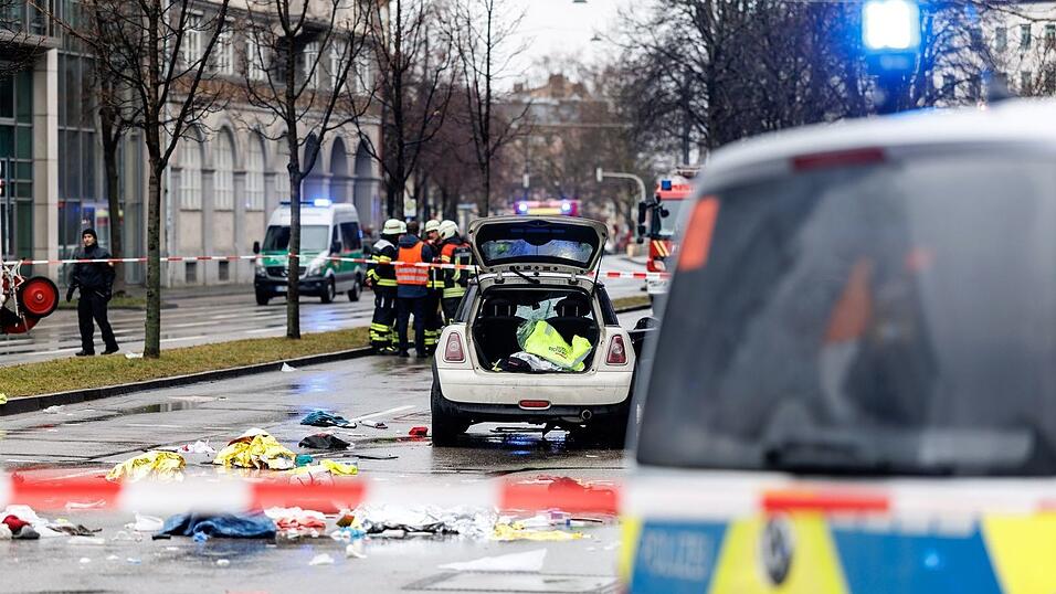 Das Auto war vor gut einem Jahr in einen Demonstrationszug gerast. (Archivbild)