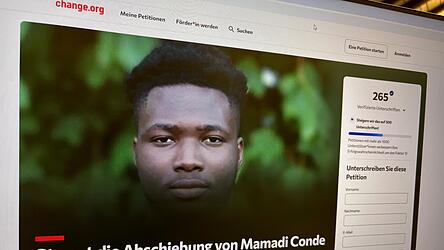 Die SV-Kameraden haben eine Online-Petition für Mamadi gestartet. Die SV-Kameraden haben eine Online-Petition für Mamadi gestartet.
