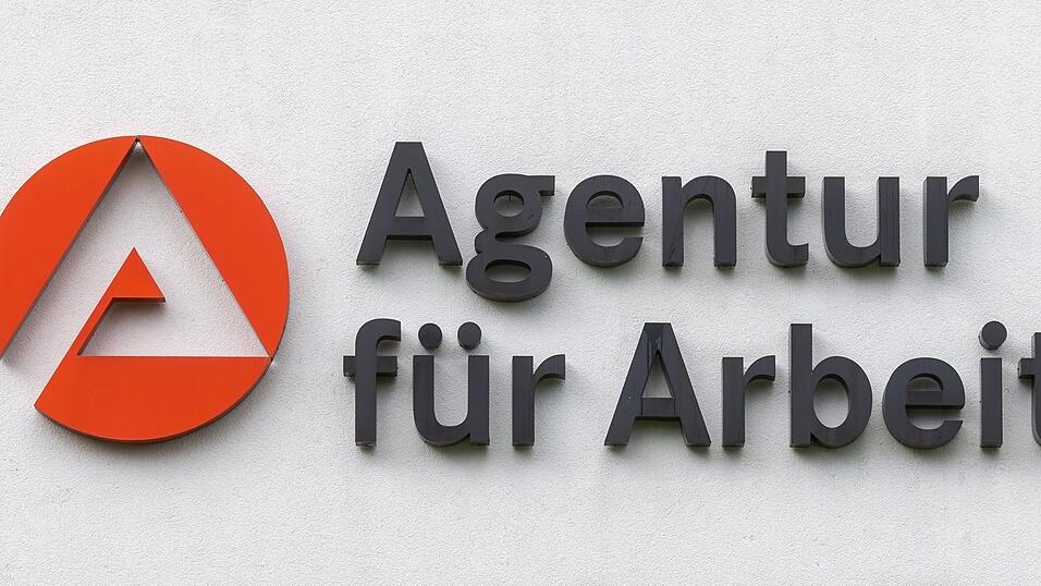 Die Agentur für Arbeit.meldet steigende Arbeitslosenzahlen. Die Agentur für Arbeit.meldet steigende Arbeitslosenzahlen.