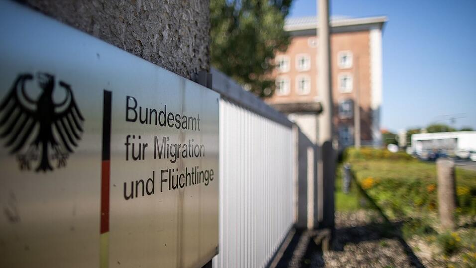 Das Bundesamt für Migration und Flüchtlinge trifft wieder deutlich mehr ablehnende Entscheidungen für Syrer. Das Bundesamt für Migration und Flüchtlinge trifft wieder deutlich mehr ablehnende Entscheidungen für Syrer.