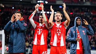 Klare Sieger im Südschlager in Stuttgart: Harry Kane (2.v.r.) und die Bayern. Klare Sieger im Südschlager in Stuttgart: Harry Kane (2.v.r.) und die Bayern.