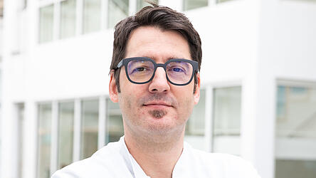 Dino Podlesek ist Chefarzt der Neurochirurgie. Dino Podlesek ist Chefarzt der Neurochirurgie.