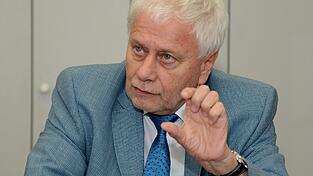 'Am Ende werden wir um nationale Obergrenzen f&uuml;r die Aufnahme von Fl&uuml;chtlingen nicht herumkommen', sagt Professor Schneider.