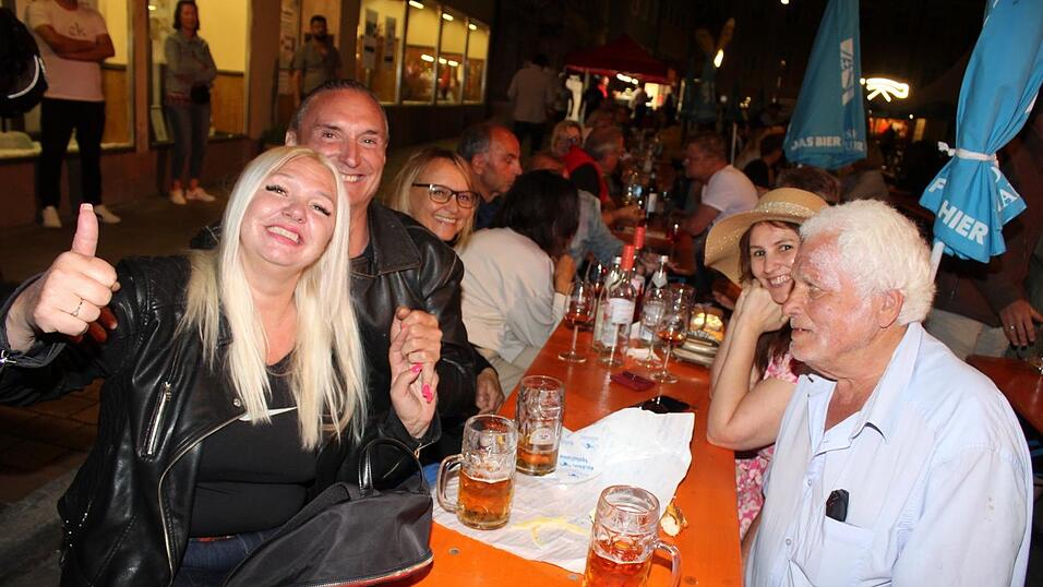 Viele Landshuter genossen ihren Freitagabend auf dem Bismarckplatzfest.