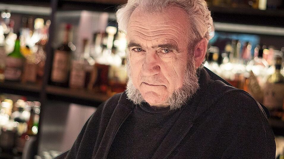 Seit 1. Januar arbeitet Stefan Gab&aacute;nyi etwas weniger und hat sich zwei erfahrene Teilhaber in seine Bar Gab&aacute;nyi geholt. Dadurch soll das Lokal nicht an Atmosph&auml;re einb&uuml;&szlig;en.