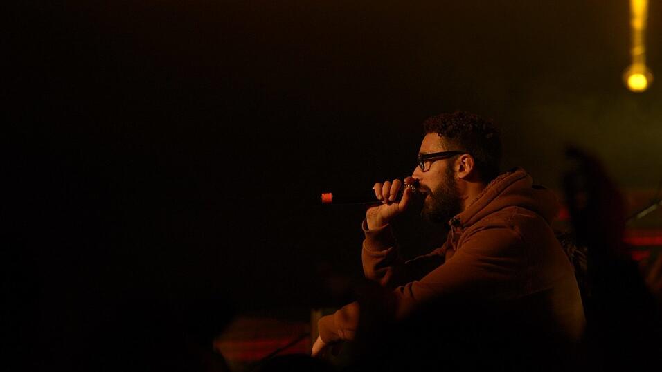 Bevor Liquid alleine auf der B&uuml;hne stand, trat er mit Demograffics f&uuml;r ein paar Songs auf.