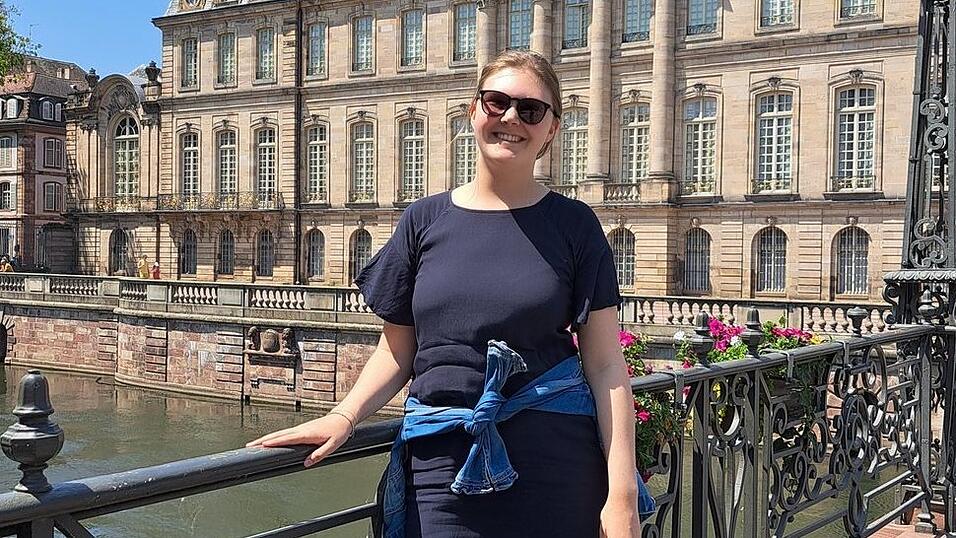 Unsere Autorin in Straßburg. Die Stadt liegt im Osten Frankreichs nahe der Grenze zu Deutschland. Unsere Autorin in Straßburg. Die Stadt liegt im Osten Frankreichs nahe der Grenze zu Deutschland.