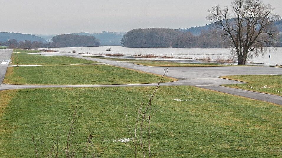 Auch in Vilshofen stieg die Donau &uuml;ber die Ufer.