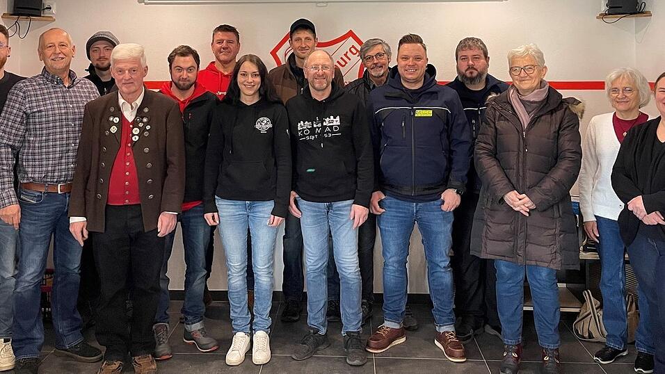 Ein Teil der Vorstände der am Charity-Weihnachtsmarkt beteiligten Vereine sowie die Organisatoren Florian Hacker (v.l.) und Rudi Hofbauer und Bürgermeister Herbert Preuß (vo. Mitte) Ein Teil der Vorstände der am Charity-Weihnachtsmarkt beteiligten Vereine sowie die Organisatoren Florian Hacker (v.l.) und Rudi Hofbauer und Bürgermeister Herbert Preuß (vo. Mitte)