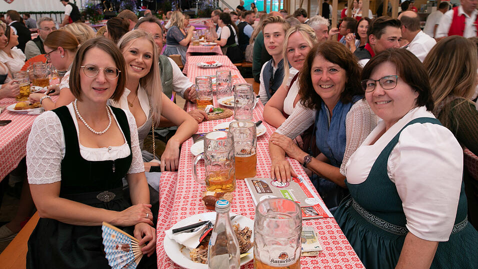 Die Partybilder vom Dienstag, 12. August, aus dem Festzelt Greindl. Die Partybilder vom Dienstag, 12. August, aus dem Festzelt Greindl.