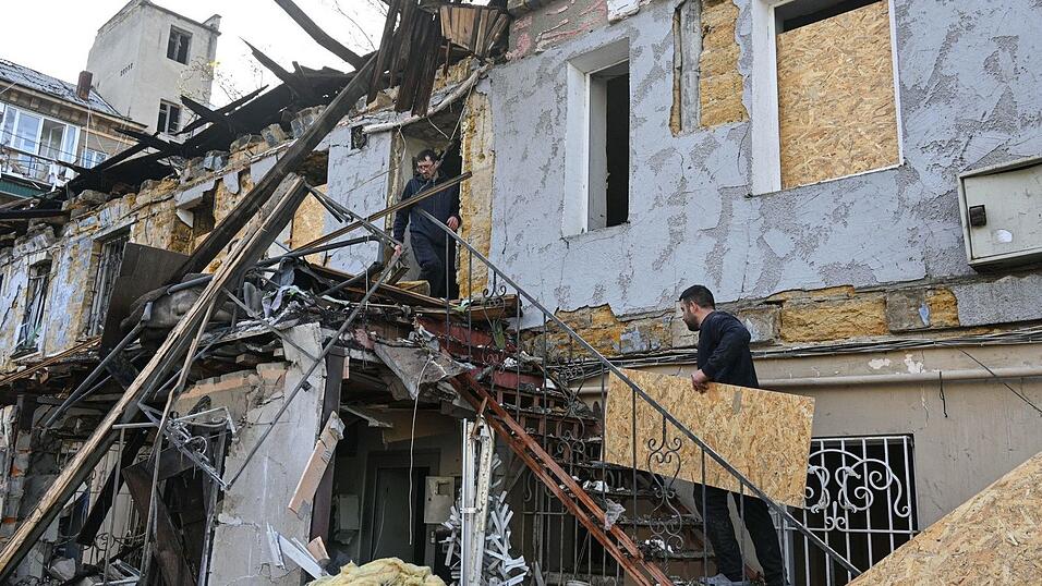 Immer wieder trifft es Wohnh&auml;user in Odessa - hier bei einem russischen Angriff vor wenigen Tagen. (Archivbild)