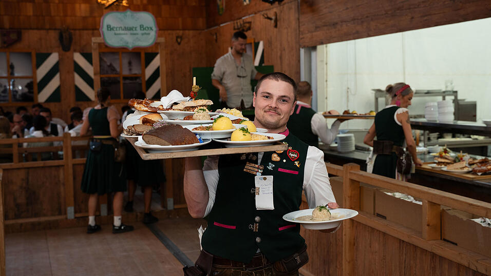 Die Partybilder vom Donnerstag, 13. August, aus dem Festzelt Weckmann. Die Partybilder vom Donnerstag, 13. August, aus dem Festzelt Weckmann.