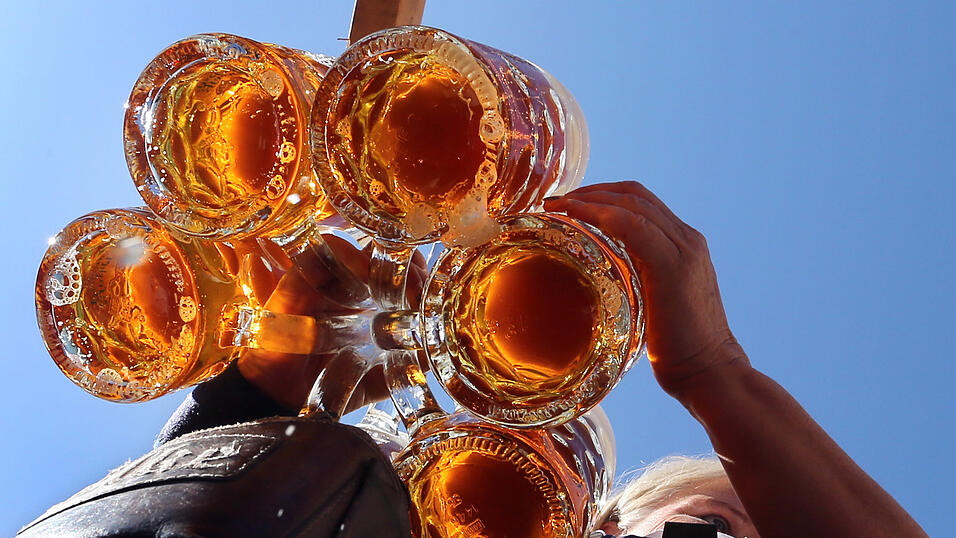Gerade jetzt am Beginn des Sommers ist k&uuml;hles Bier in Bayern wieder eines der Lieblingsgetr&auml;nke &ndash; an den Zukunftssorgen der Brauereien &auml;ndert das aber wenig. (Symbolbild)