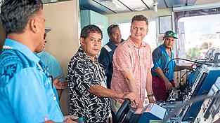 Weniger entspannt bei der Arbeit: Auf der Br&uuml;cke der &bdquo;Juren Ae&ldquo;, einem Modellprojekt, das die DGiZ im Auftrag der Bundesregierung umgesetzt hat.