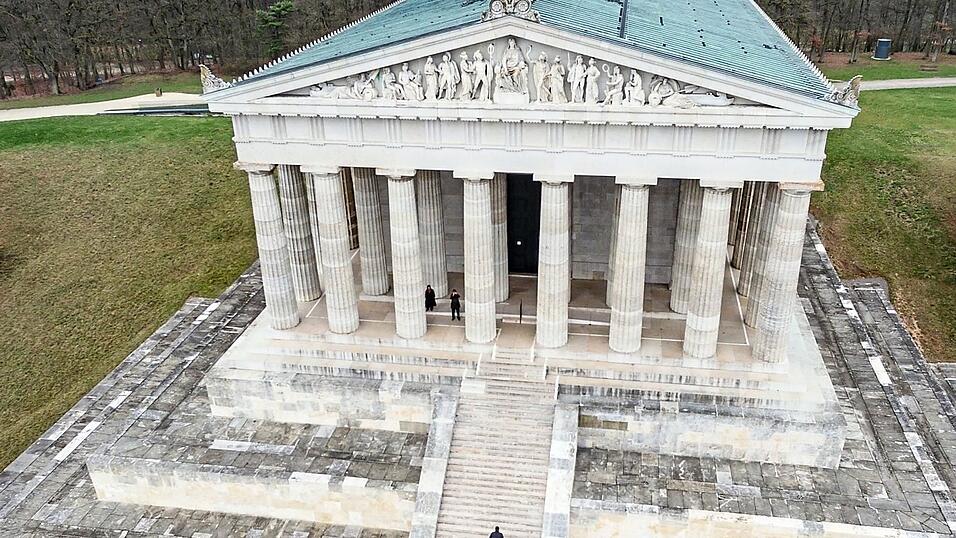 Auf der Walhalla in Donaustauf hat sich am Mittwochnachmittag ein Unglück ereignet (Symbolbild). Auf der Walhalla in Donaustauf hat sich am Mittwochnachmittag ein Unglück ereignet (Symbolbild).