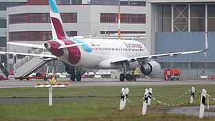 Keine Stunde nach dem Start am Hamburger Flughafen ist eine Eurowings-Maschine wegen technischer Probleme dort wieder gelandet. (Archivbild) Keine Stunde nach dem Start am Hamburger Flughafen ist eine Eurowings-Maschine wegen technischer Probleme dort wieder gelandet. (Archivbild)
