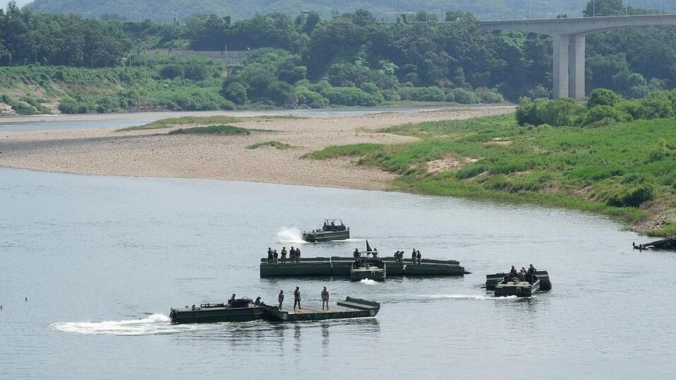 Streitkräfte beider Länder halten derzeit nahe der Grenze zu Nordkorea ihre jährliche Militärübung ab. Streitkräfte beider Länder halten derzeit nahe der Grenze zu Nordkorea ihre jährliche Militärübung ab.