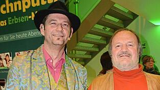 Eine gro&szlig;e Ehre f&uuml;r Tom Bauer: Der Besuch von Fredl Fesl bei seiner Abschiedsvorstellung von Oschnputtl in der Stadthalle Landau.