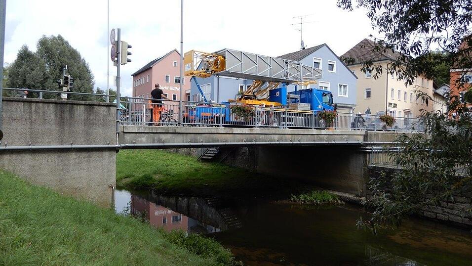 Sie wird abgebrochen und komplett neu gebaut: die Bogenbachbrücke in Bogen. Sie wird abgebrochen und komplett neu gebaut: die Bogenbachbrücke in Bogen.