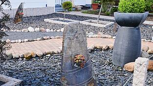 Die Steinwüste im Vorgarten: Bayerische Städte und Gemeinden wollen so etwas mit Satzungen verhindern. Die Staatskanzlei könnte ihnen einen Strich durch die Rechnung machen. Die Steinwüste im Vorgarten: Bayerische Städte und Gemeinden wollen so etwas mit Satzungen verhindern. Die Staatskanzlei könnte ihnen einen Strich durch die Rechnung machen.