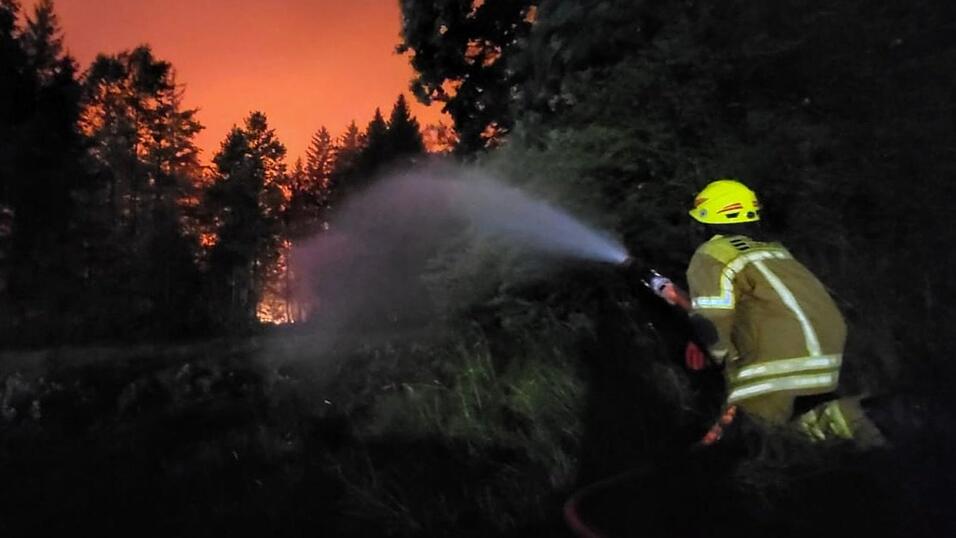 Ein Feuerwehrmann im Einsatz.