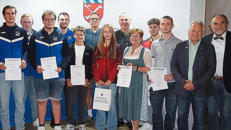 Die Leistungssportler der Marktgemeinde Reisbach, die bis hin zur Weltmeisterschaft in ihren Disziplinen den Namen ihrer Heimat nach außen trugen.