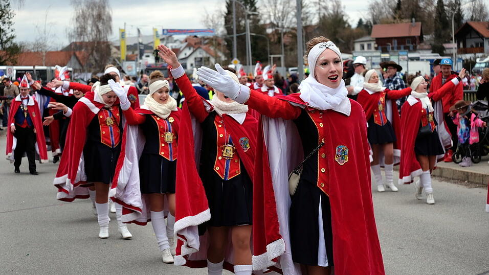 Beste Stimmung herrschte beim Rosenmontagszug in Geisenhausen.