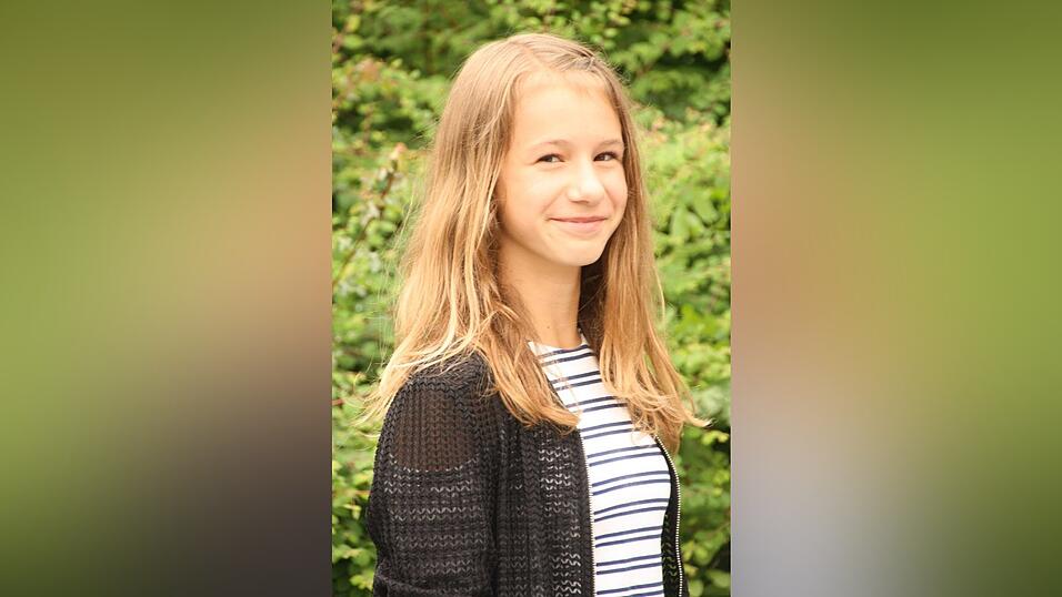 Alina, 13, 8. Klasse, Joseph-von-Fraunhofer-Gymnasium Cham: 'Ich bin f&uuml;r die Mittelstufe Plus, da man mehr Zeit f&uuml;r intensives Lernen hat und weniger Nachmittagsunterricht. Und wenn man, so wie in meinem Fall, fr&uuml;her eingeschult worden ist, hat man nicht das Problem, dass man noch keine 18 Jahre alt ist, wenn man das Abitur macht.'
