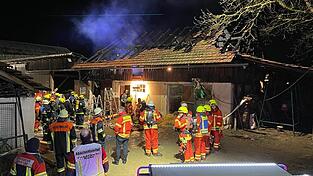 144 Einsatzkräfte kämpften gegen das Feuer.