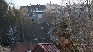 Für die Sanierung des abgerutschten Hangs ist laut Bauamtsleiter Michael Schmidt-Ramsin der Grundstückseigentümer zuständig. Für die Sanierung des abgerutschten Hangs ist laut Bauamtsleiter Michael Schmidt-Ramsin der Grundstückseigentümer zuständig.