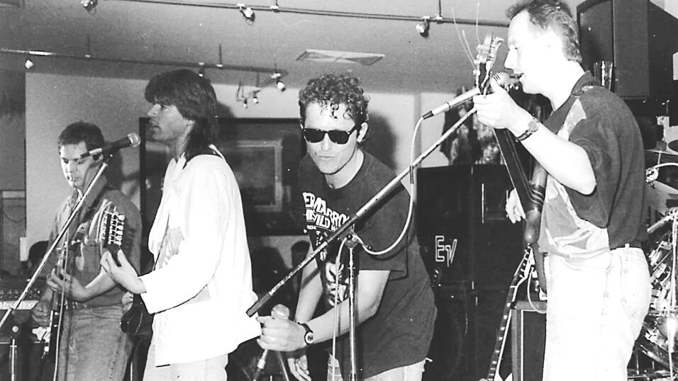 Das könnte der erste Auftritt von Onk Manghani im Stögi's live gewesen sein. Das könnte der erste Auftritt von Onk Manghani im Stögi's live gewesen sein.