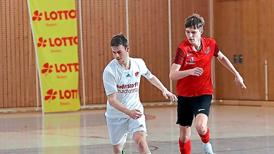 Zum dritten Mal in Folge tritt der FC Ergolding (links Peter Bauer) bei der bayerischen Hallenmeisterschaft an. Zum dritten Mal in Folge tritt der FC Ergolding (links Peter Bauer) bei der bayerischen Hallenmeisterschaft an.