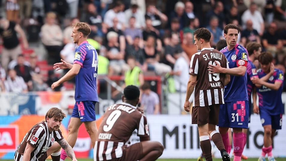 Am Boden: Der FC St. Pauli nach dem 1:2 gegen Mainz 05.