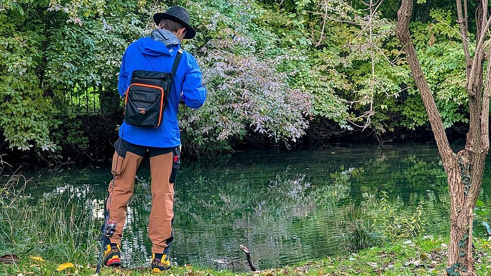 Auch bei kleinen Gewässern wie der Aiterach sind Fischereivereine wie der aus Ittling auf jeden Meter angewiesen. Hier geht es um Geld. Auch bei kleinen Gewässern wie der Aiterach sind Fischereivereine wie der aus Ittling auf jeden Meter angewiesen. Hier geht es um Geld.