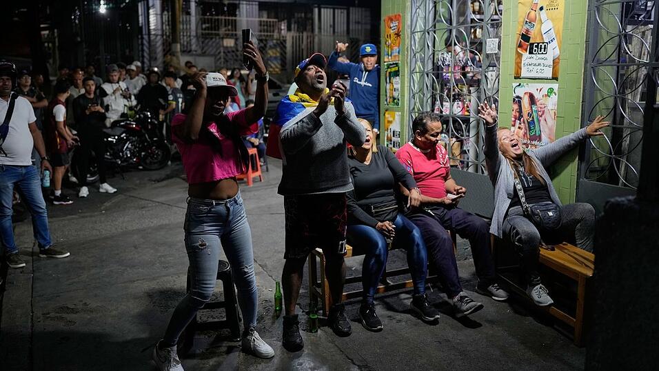 Auch in Caracas feiern die Menschen.