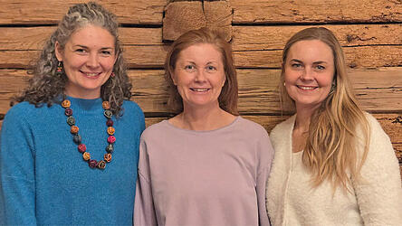 Birgit Singer, Birgitt Hasenpusch und Silvia Singer: &bdquo;Wir sind drei Frauen, verschieden, verbunden und voller Visionen&ldquo;, sagen sie &uuml;ber sich selbst. Zusammen haben sie ein Buch &uuml;ber die Rauhn&auml;chte geschrieben.