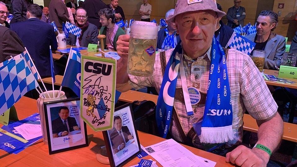 Willi Fischer ist seit &uuml;ber 30 Jahren Stammgast beim Politischen Aschermittwoch der CSU.
