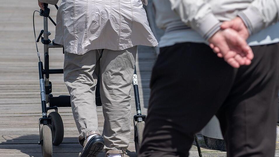 Menschen mit gesundheitlichen Problemen wollen besonders oft vorzeitig in den Ruhestand gehen. (Symbolbild) Menschen mit gesundheitlichen Problemen wollen besonders oft vorzeitig in den Ruhestand gehen. (Symbolbild)
