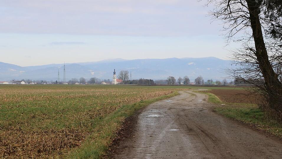 Auf einer Fläche bei Straßkirchen und Irlbach (Kreis Straubing-Bogen) soll Informationen unserer Mediengruppe zufolge ein BMW-Werk entstehen. Auf einer Fläche bei Straßkirchen und Irlbach (Kreis Straubing-Bogen) soll Informationen unserer Mediengruppe zufolge ein BMW-Werk entstehen.