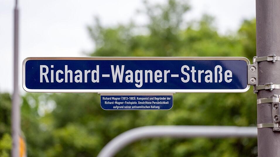 Der Bayreuther Stadtrat beschloss die Ergänzungsschilder. Der Bayreuther Stadtrat beschloss die Ergänzungsschilder.