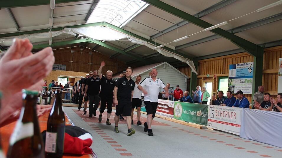 Trotz einer 3:1-F&uuml;hrung mussten sich die Buam aus dem Lamer Winkel am Ende dem TSV Hartpenning verdient mit 3:7 geschlagen geben.