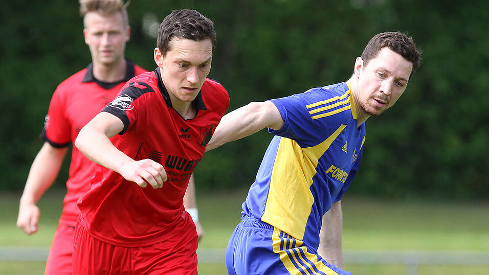 Der TSV Bogen versetzte dem Favoriten aus Affing in der Nachspielzeit den Lucky Punch und siegte mit 2:1 (Foto: Schindler). Der TSV Bogen versetzte dem Favoriten aus Affing in der Nachspielzeit den Lucky Punch und siegte mit 2:1 (Foto: Schindler).