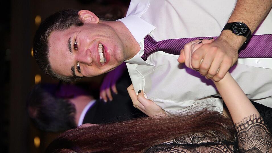 Die Bilder vom Abschlussball der Tanzschule Seidel in der Fraunhofer-Halle am 28. November. Die Bilder vom Abschlussball der Tanzschule Seidel in der Fraunhofer-Halle am 28. November.